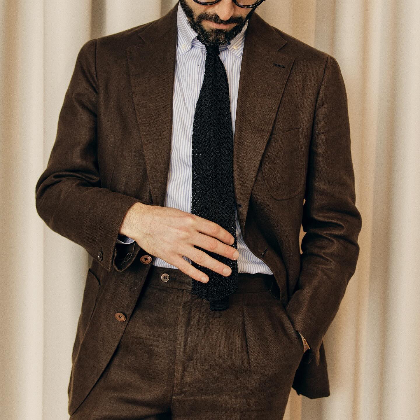 What Styles of Mens Wedding Suits are Available in Hobart?